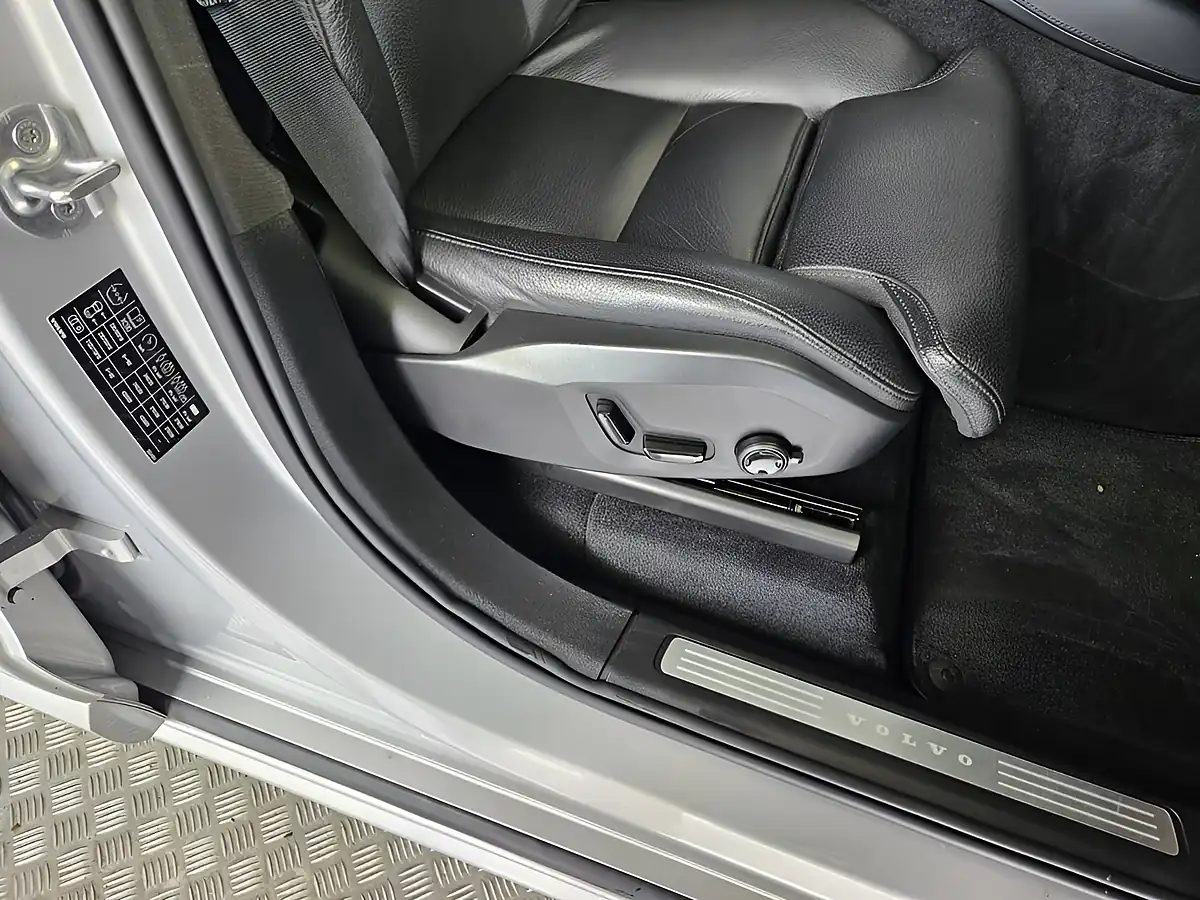 Used 2023 Volvo XC90 Core Silver Dawn - Interior and Exterior details 13