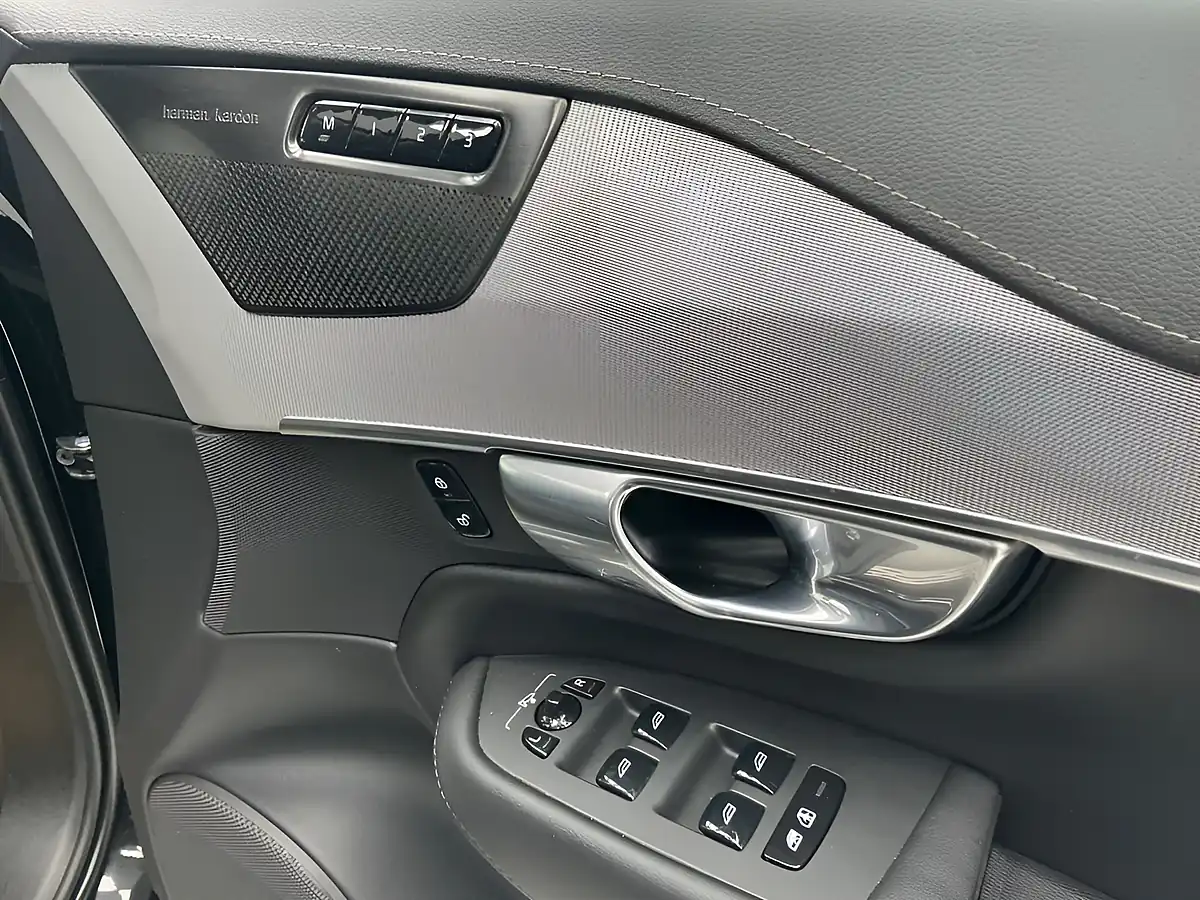 Used 2023 Volvo XC90 Plus Black - Interior and Exterior details 17