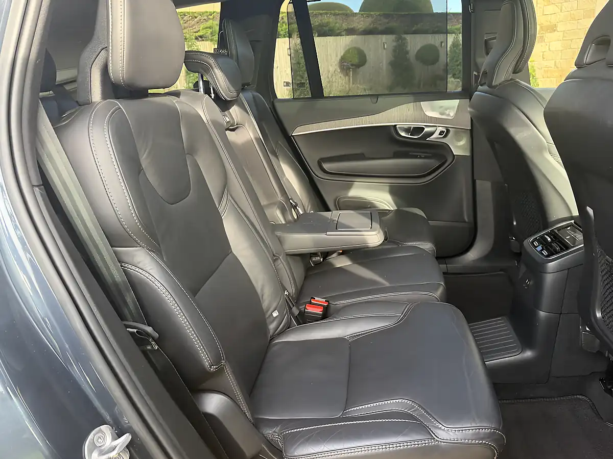 Used 2023 Volvo XC90 Ultimate Dark Edition Denim Blue Metallic - Interior and Exterior details 14