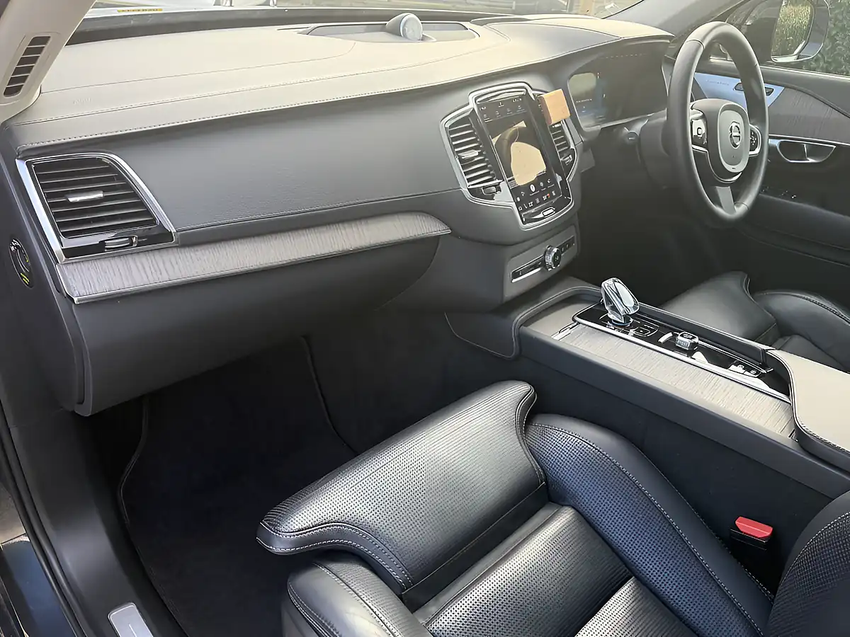 Used 2023 Volvo XC90 Ultimate Dark Edition Denim Blue Metallic - Interior and Exterior details 16