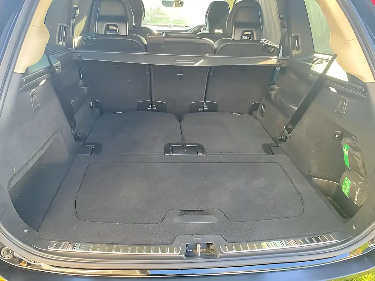 Used 2023 Volvo Xc90 Ultimate Dark Onyx Black - Interior and Exterior details 8