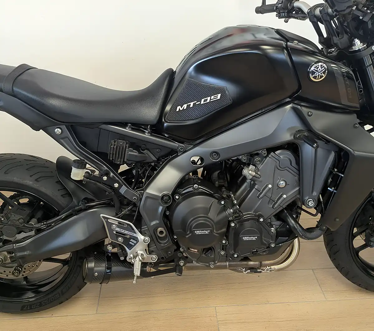 Used 2023 Yamaha MT-09 Hyper-Naked Black - Interior and Exterior details 6