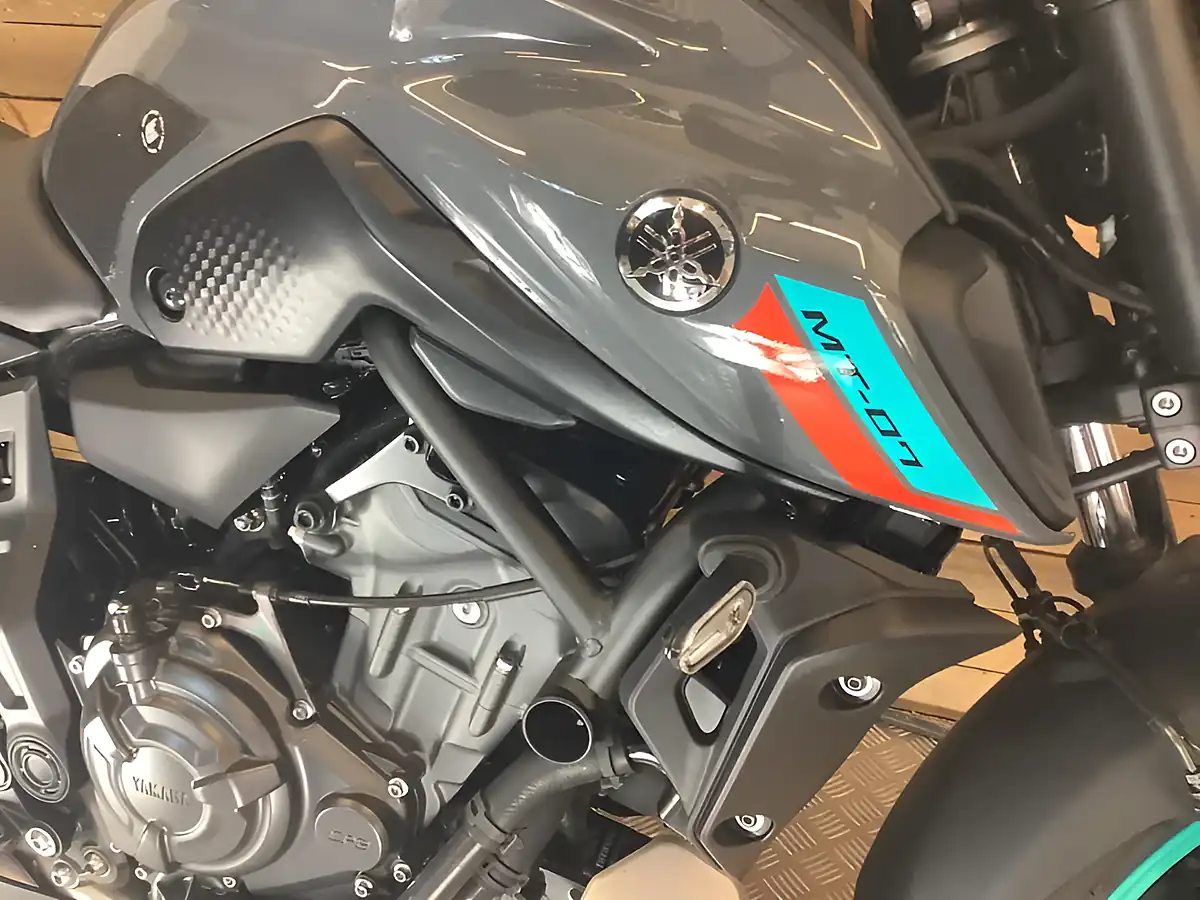 Used 2023 Yamaha Mt Hyper-Naked Grey - Interior and Exterior details 14