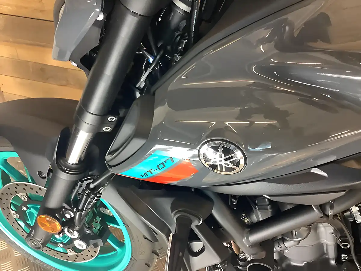 Used 2023 Yamaha Mt Hyper-Naked Grey - Interior and Exterior details 6