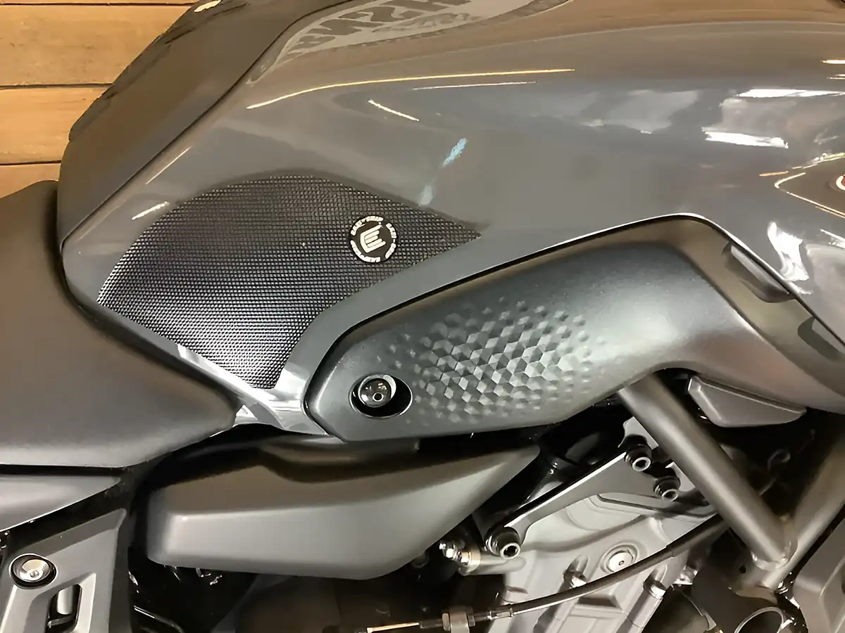 Used 2023 Yamaha Mt Hyper-Naked Grey - Interior and Exterior details 8