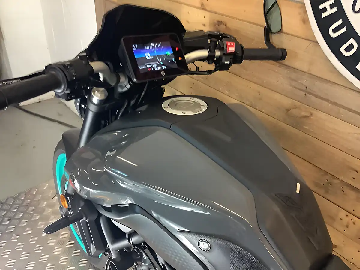 Used 2023 Yamaha Mt Hyper-Naked Grey - Interior and Exterior details 9