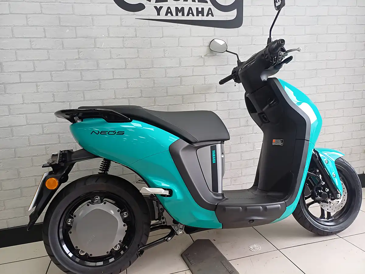 Used 2023 Yamaha Neos Green - Interior and Exterior details 7
