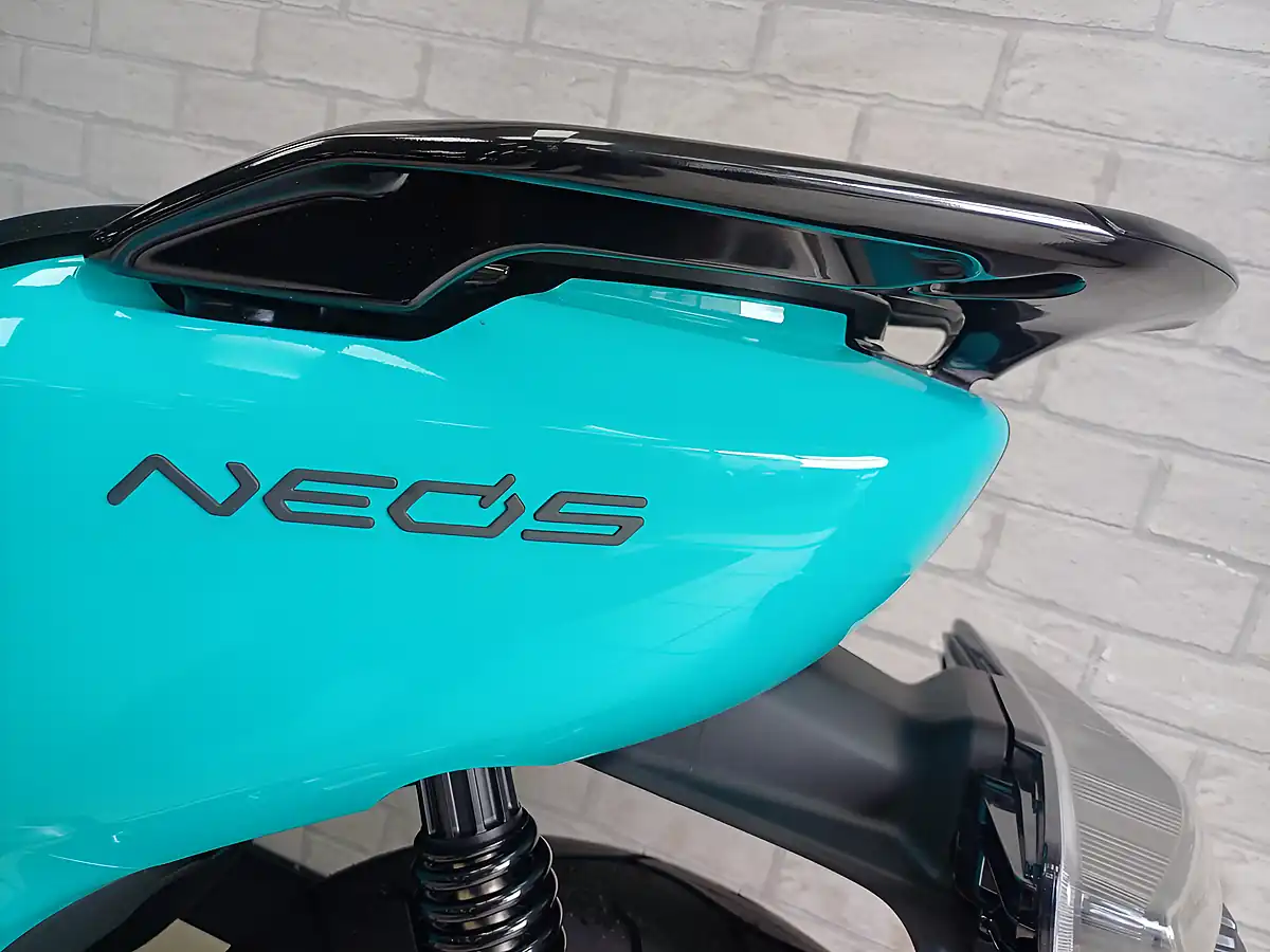 Used 2023 Yamaha Neos Green - Interior and Exterior details 8