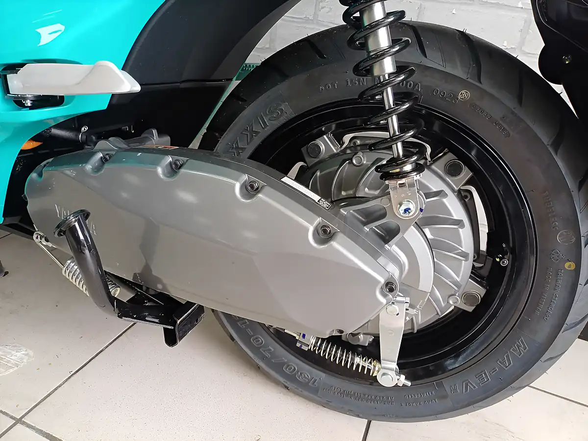 Used 2023 Yamaha Neos Green - Interior and Exterior details 9