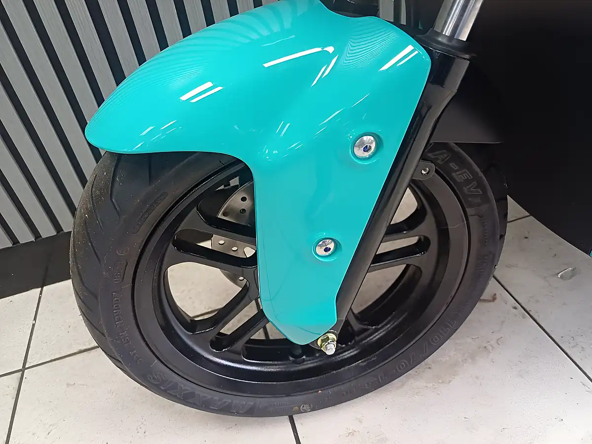 Used 2023 Yamaha Neos Green - Interior and Exterior details 12