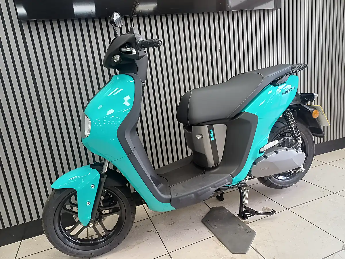 Used 2023 Yamaha Neos Green - Interior and Exterior details 4
