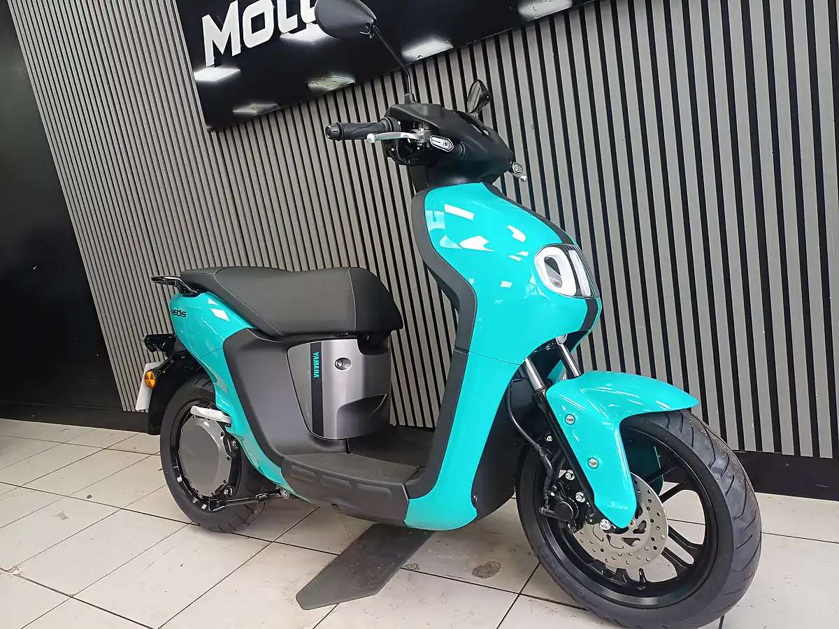 Used 2023 Yamaha Neos Green - Interior and Exterior details 5