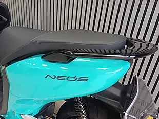 Used 2023 Yamaha Neos Green - Interior and Exterior details 9