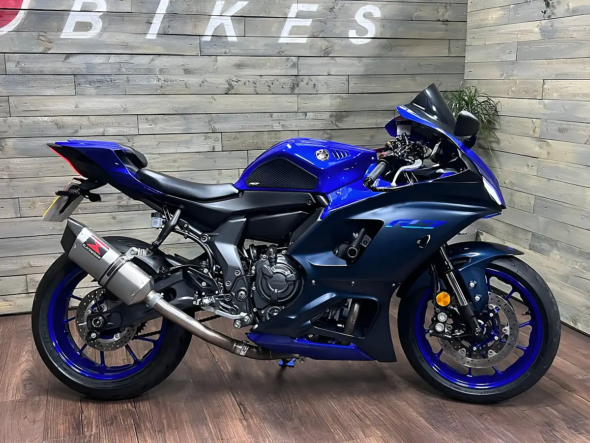 Used 2023 Yamaha R7 700 Blue - Interior and Exterior details 3