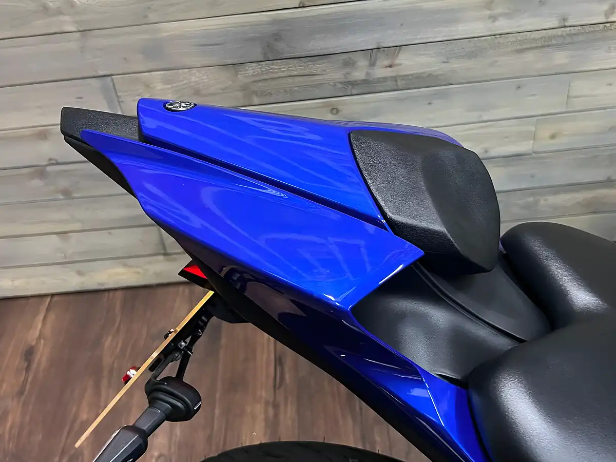 Used 2023 Yamaha R7 700 Blue - Interior and Exterior details 5