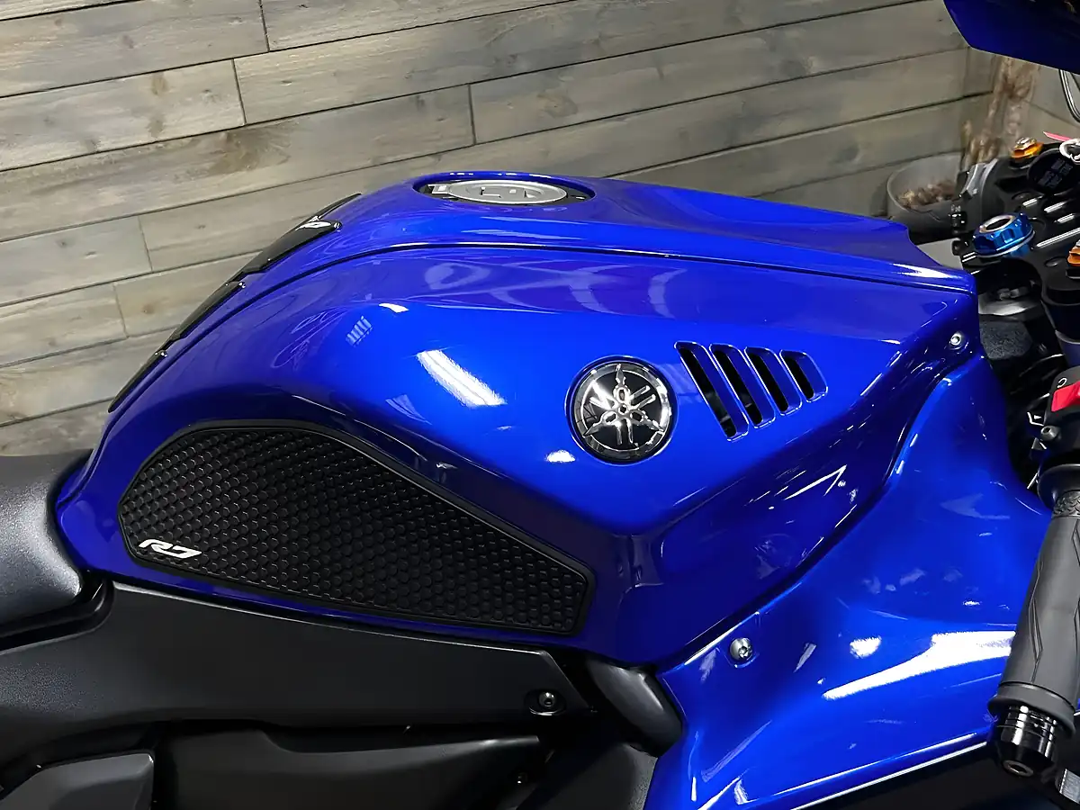 Used 2023 Yamaha R7 700 Blue - Interior and Exterior details 6