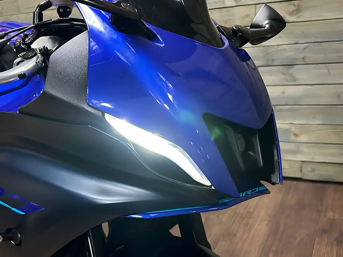 Used 2023 Yamaha R7 700 Blue - Interior and Exterior details 7
