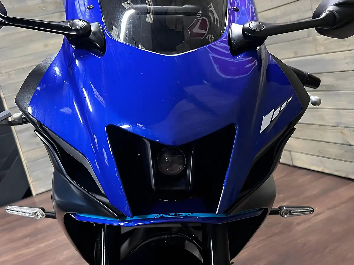 Used 2023 Yamaha R7 700 Blue - Interior and Exterior details 8