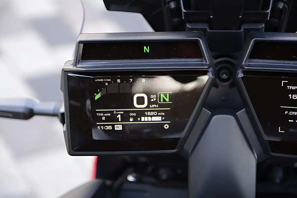 Used 2023 Yamaha Tracer 9 Red - Interior and Exterior details 12