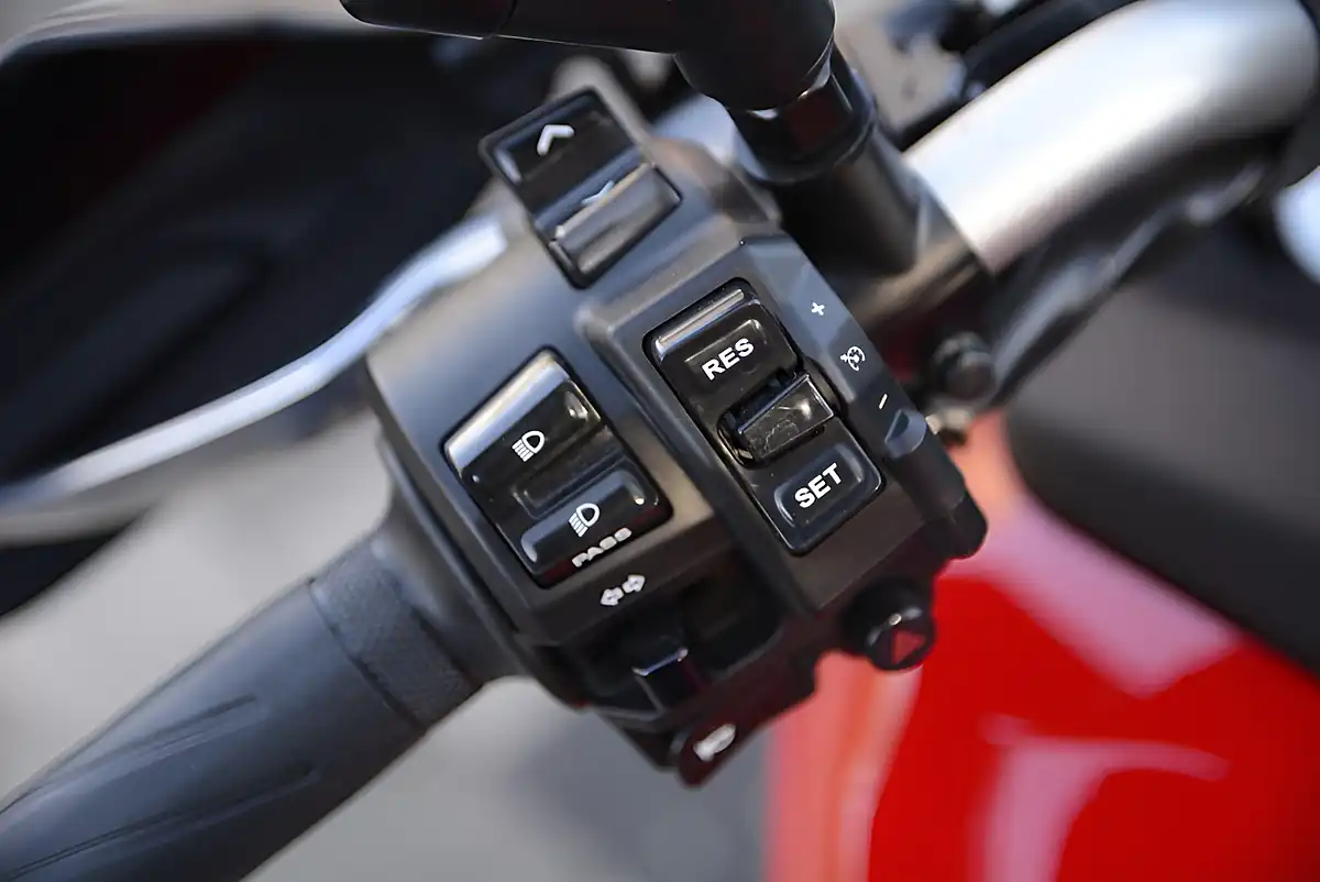 Used 2023 Yamaha Tracer 9 Red - Interior and Exterior details 7