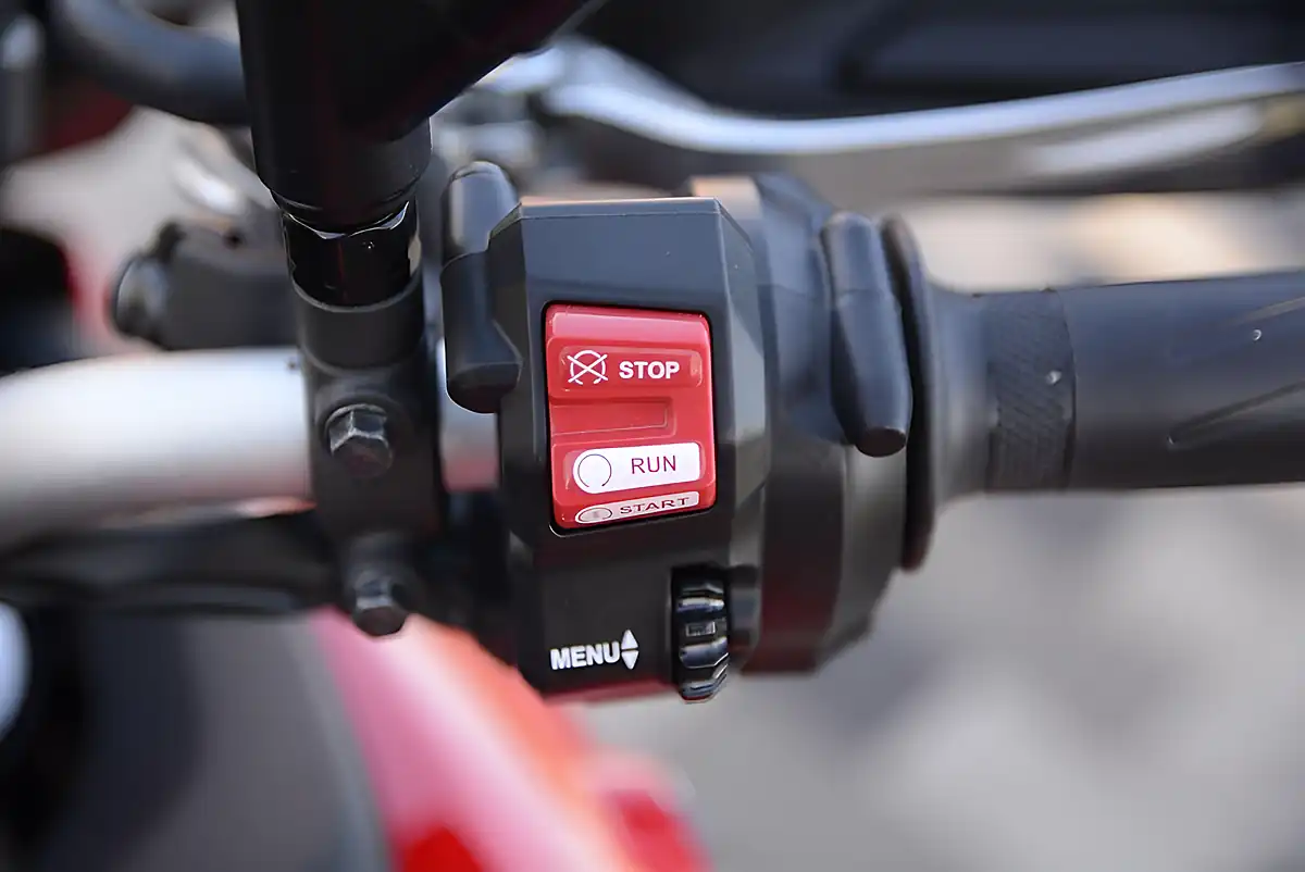 Used 2023 Yamaha Tracer 9 Red - Interior and Exterior details 8