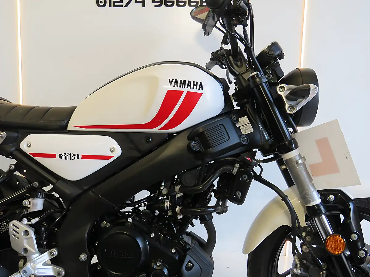 Used 2023 Yamaha XSR125 Heritage Heritage White - Interior and Exterior details 10