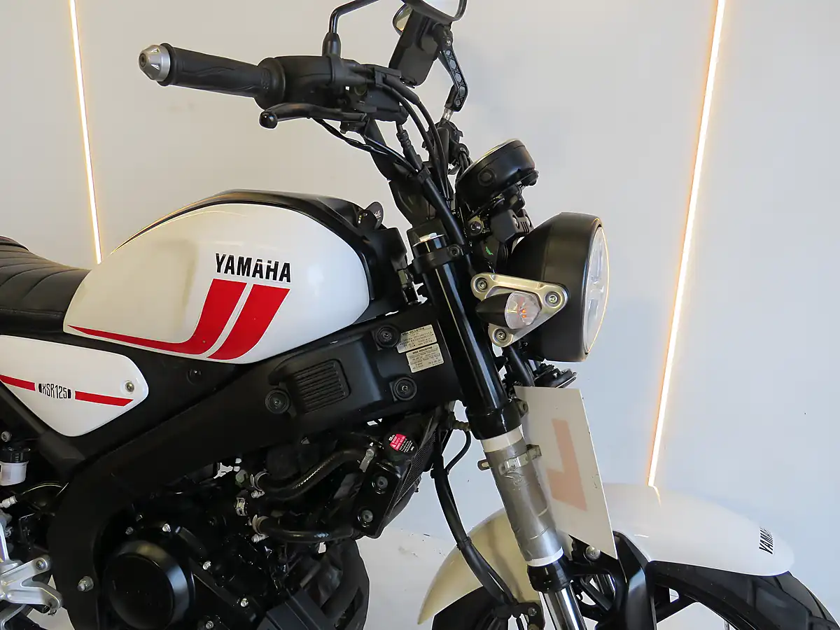 Used 2023 Yamaha XSR125 Heritage Heritage White - Interior and Exterior details 12