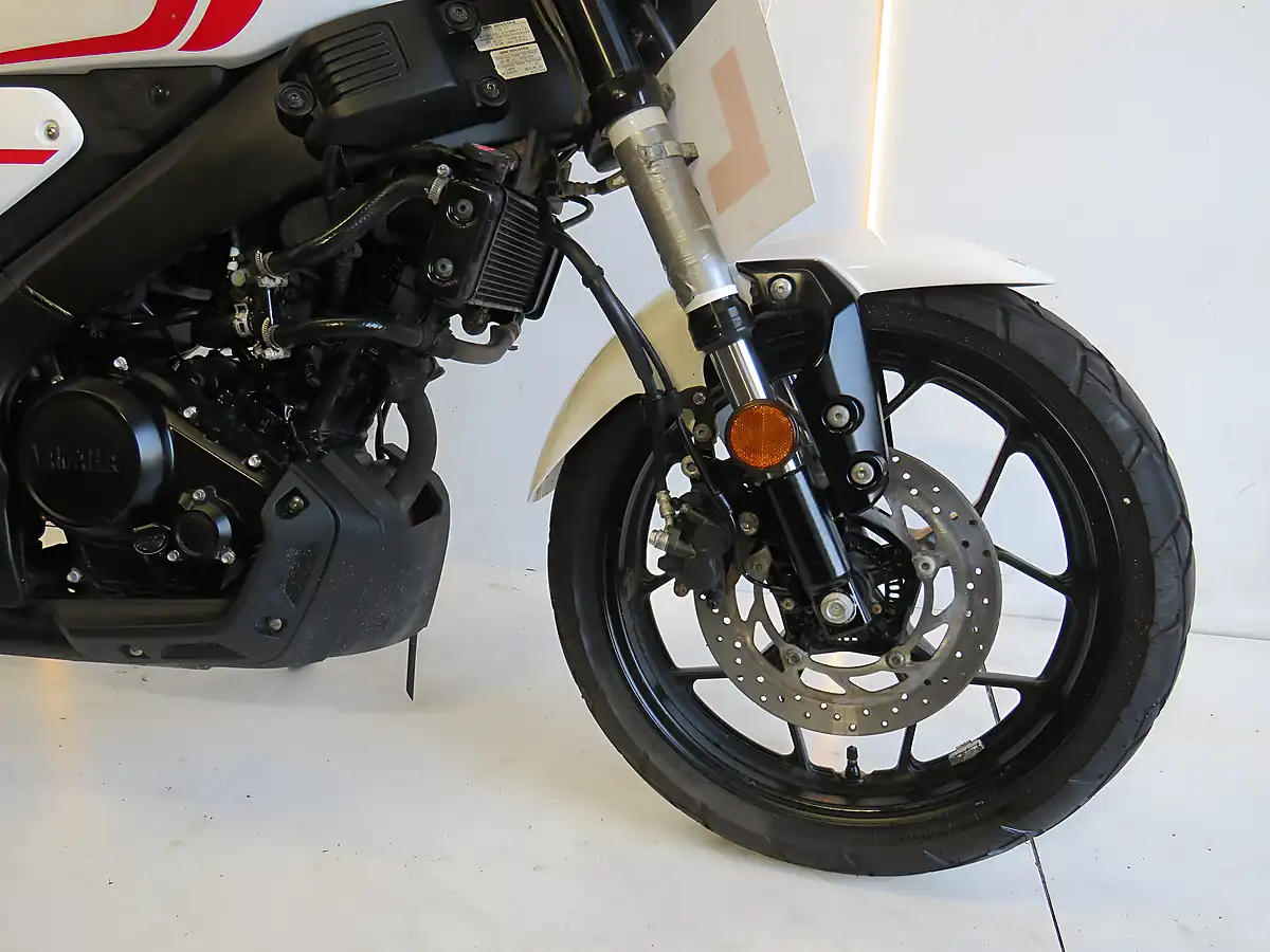 Used 2023 Yamaha XSR125 Heritage Heritage White - Interior and Exterior details 14