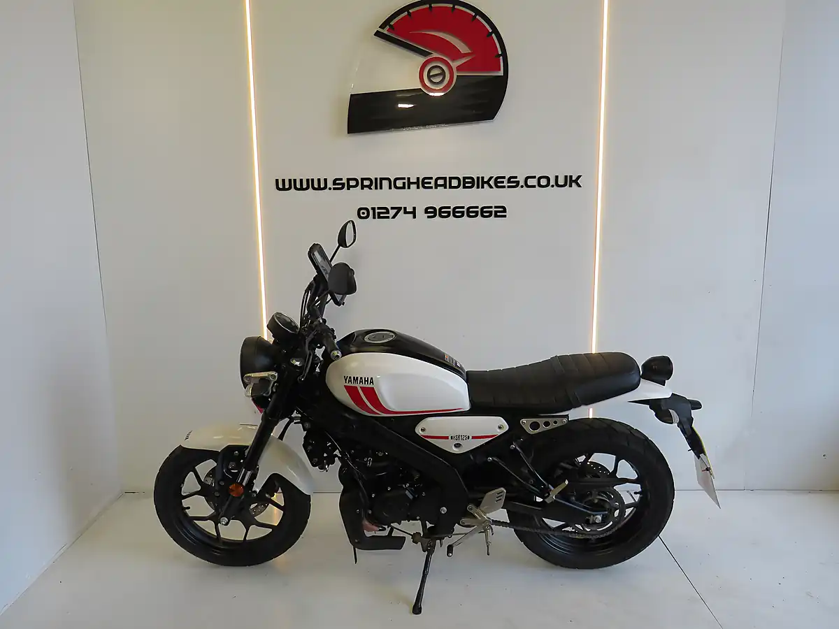Used 2023 Yamaha XSR125 Heritage Heritage White - Interior and Exterior details 15