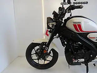 Used 2023 Yamaha XSR125 Heritage Heritage White - Interior and Exterior details 17