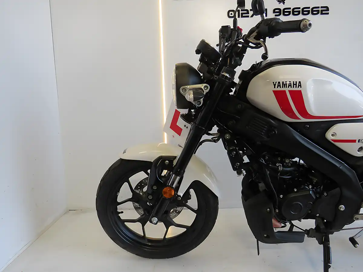 Used 2023 Yamaha XSR125 Heritage Heritage White - Interior and Exterior details 17