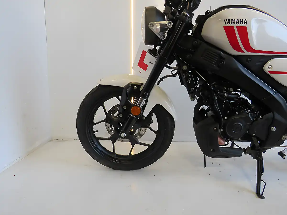 Used 2023 Yamaha XSR125 Heritage Heritage White - Interior and Exterior details 18