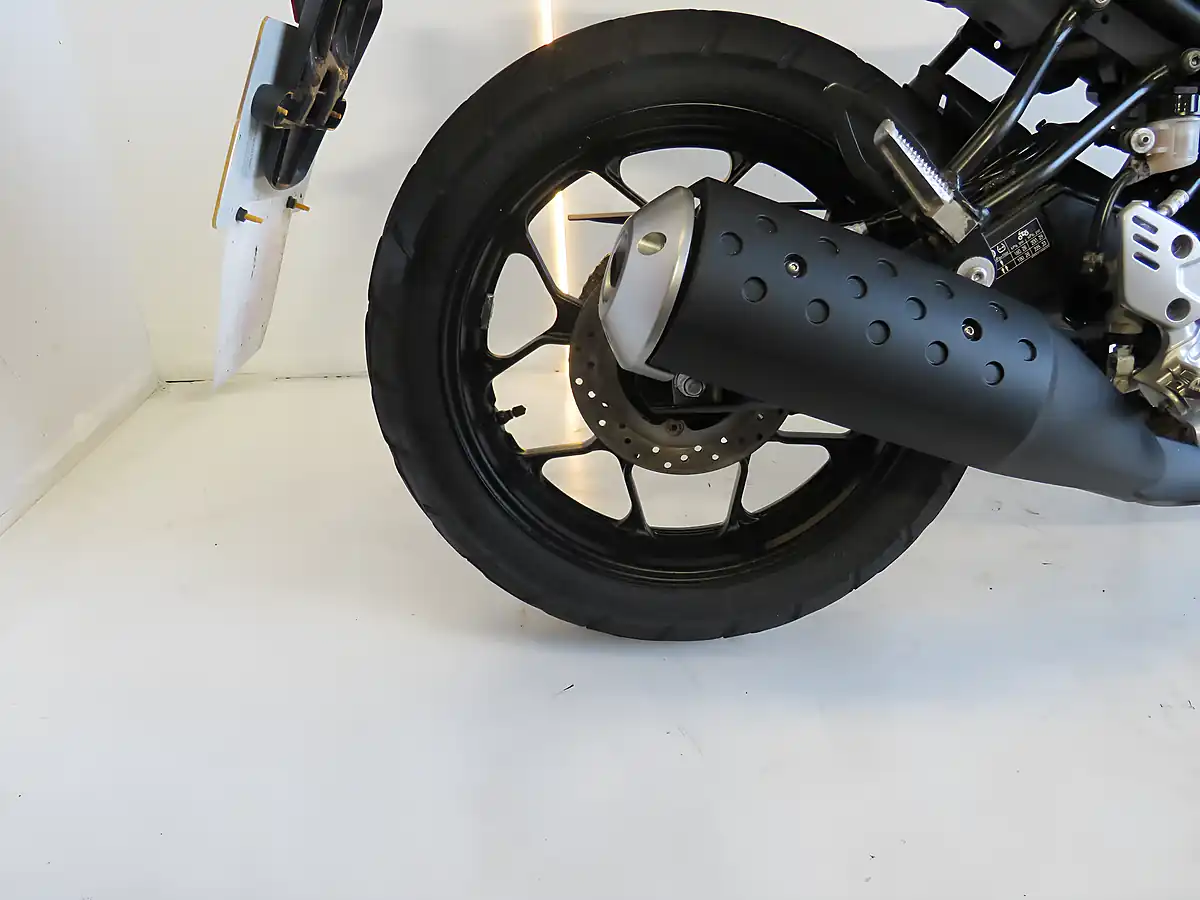 Used 2023 Yamaha XSR125 Heritage Heritage White - Interior and Exterior details 2