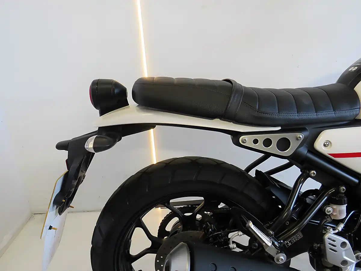 Used 2023 Yamaha XSR125 Heritage Heritage White - Interior and Exterior details 4