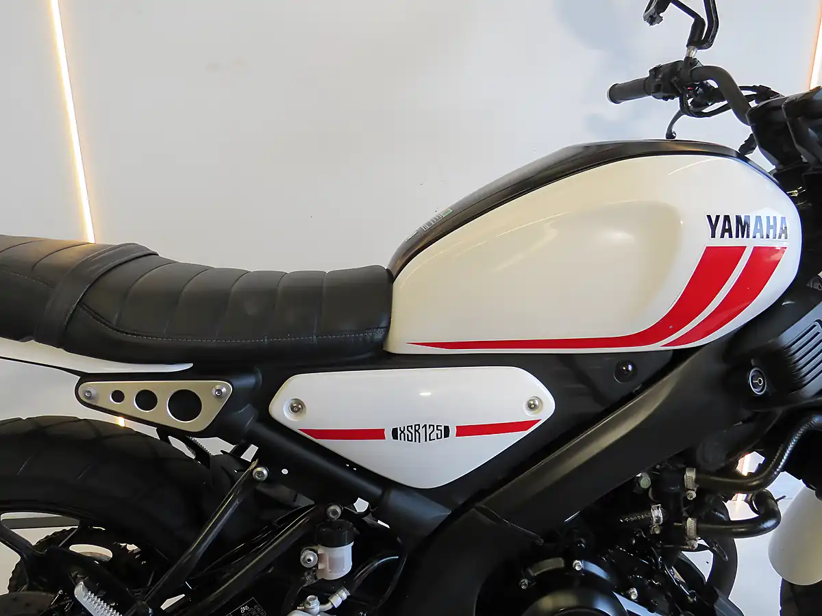 Used 2023 Yamaha XSR125 Heritage Heritage White - Interior and Exterior details 5