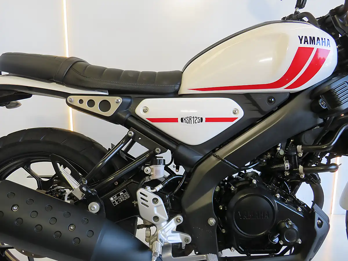 Used 2023 Yamaha XSR125 Heritage Heritage White - Interior and Exterior details 6