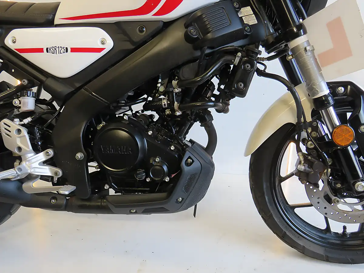 Used 2023 Yamaha XSR125 Heritage Heritage White - Interior and Exterior details 9