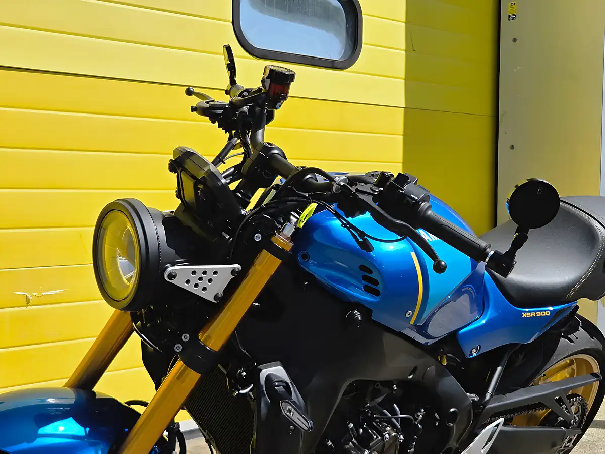 Used 2023 Yamaha XSR900 Blue - Interior and Exterior details 12