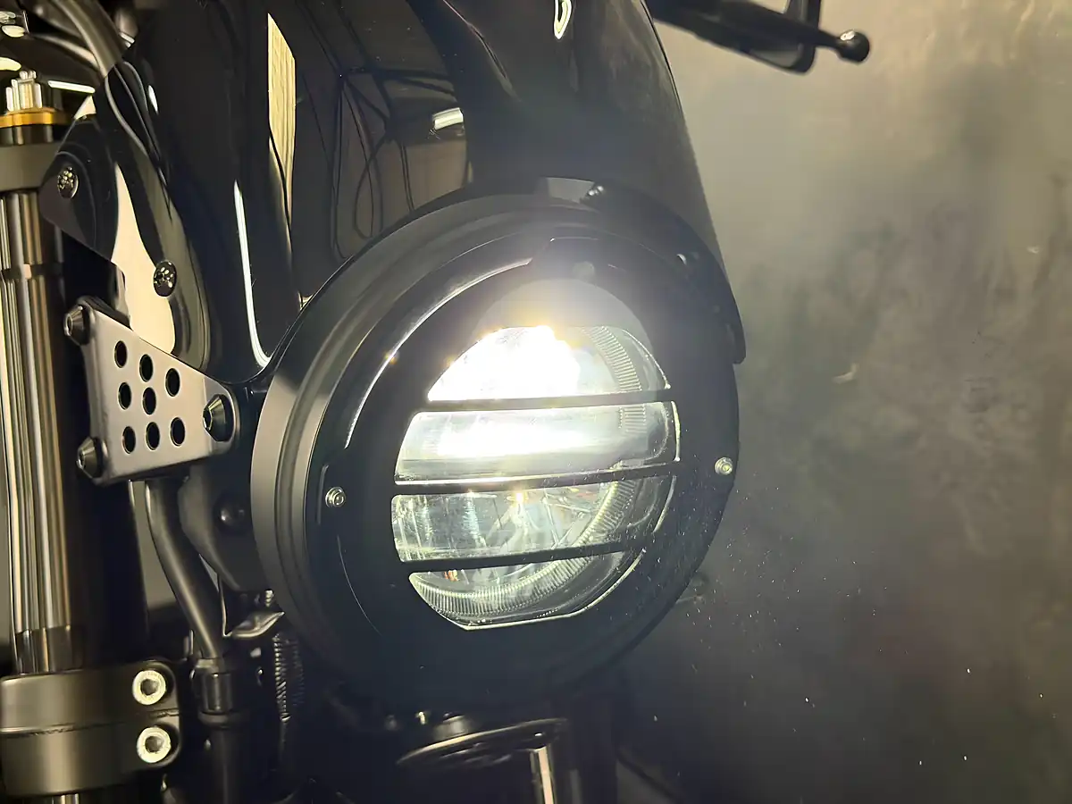 Used 2023 Yamaha XSR900 Sport Heritage Black - Interior and Exterior details 10