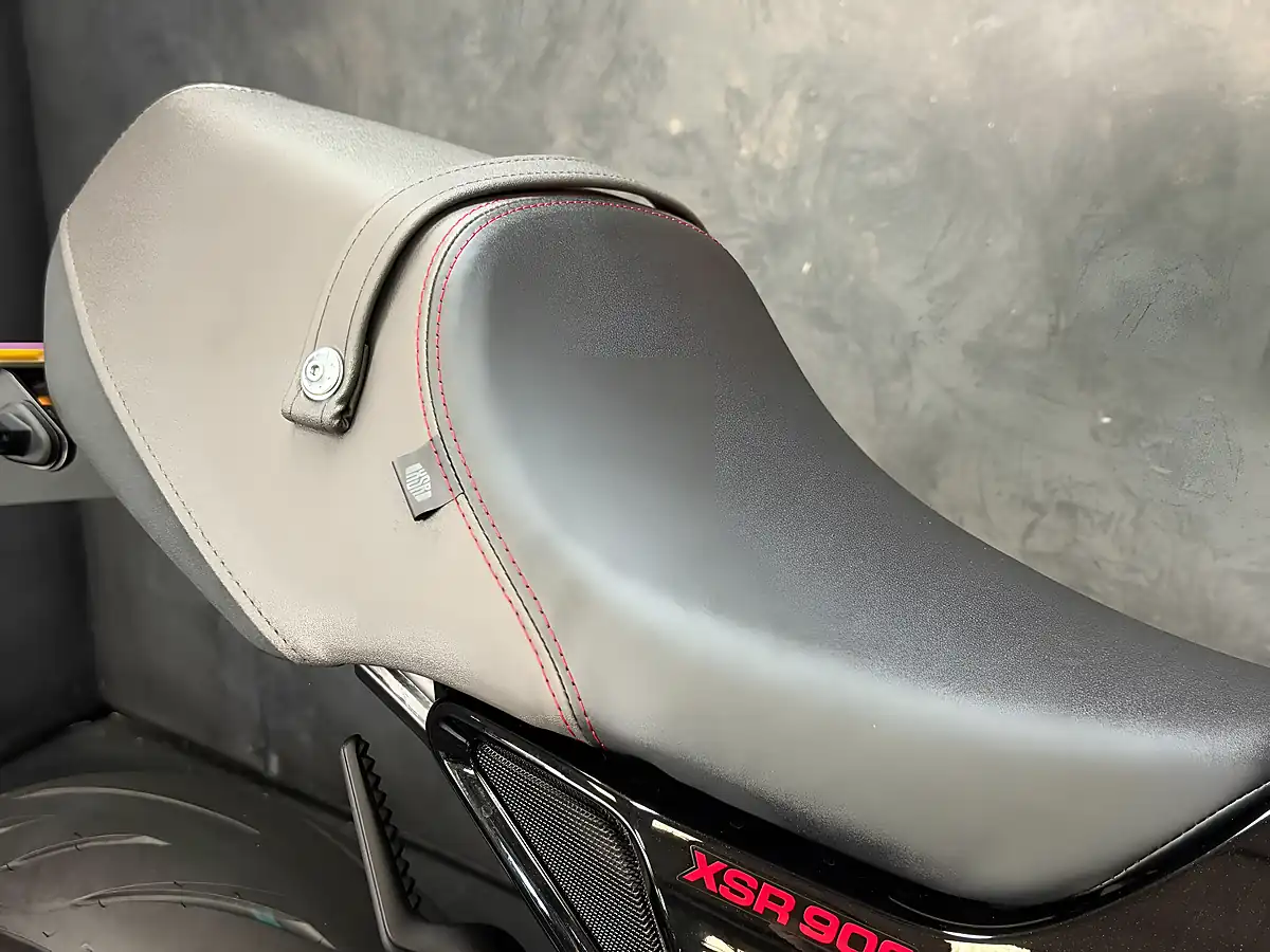 Used 2023 Yamaha XSR900 Sport Heritage Black - Interior and Exterior details 17