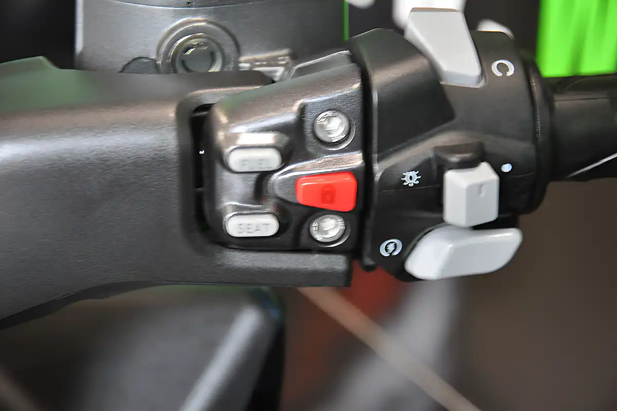 Used 2023 Zontes Zt 125-M Blue - Interior and Exterior details 9