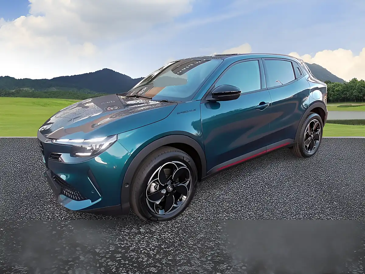 Used 2024 Alfa Romeo Junior Speciale Green - Front View