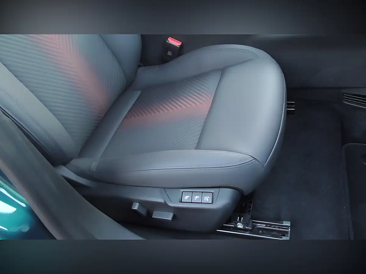 Used 2024 Alfa Romeo Junior Speciale Green - Interior and Exterior details 9