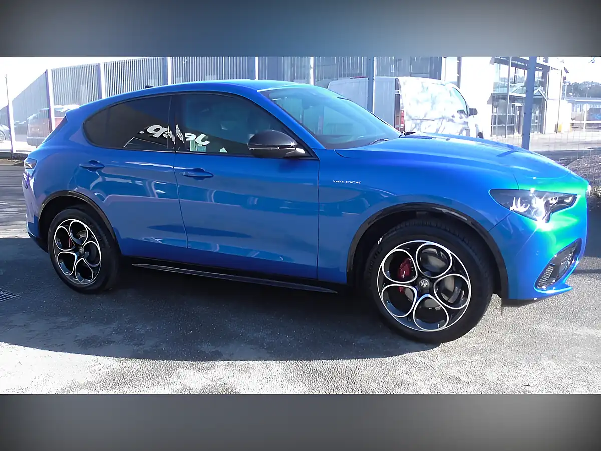Used 2024 Alfa Romeo Stelvio Veloce Blue - Front View