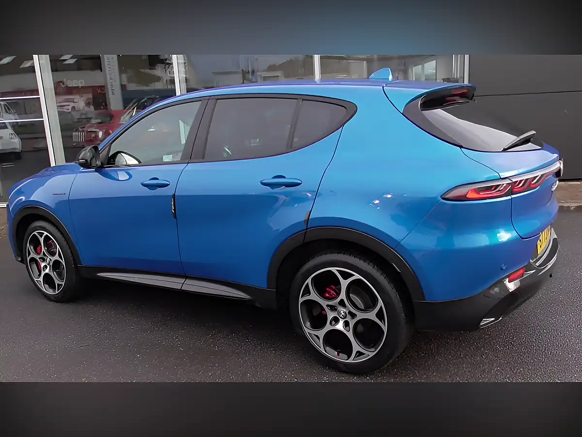 Used 2024 Alfa Romeo Tonale Veloce Blue - Interior and Exterior details 2