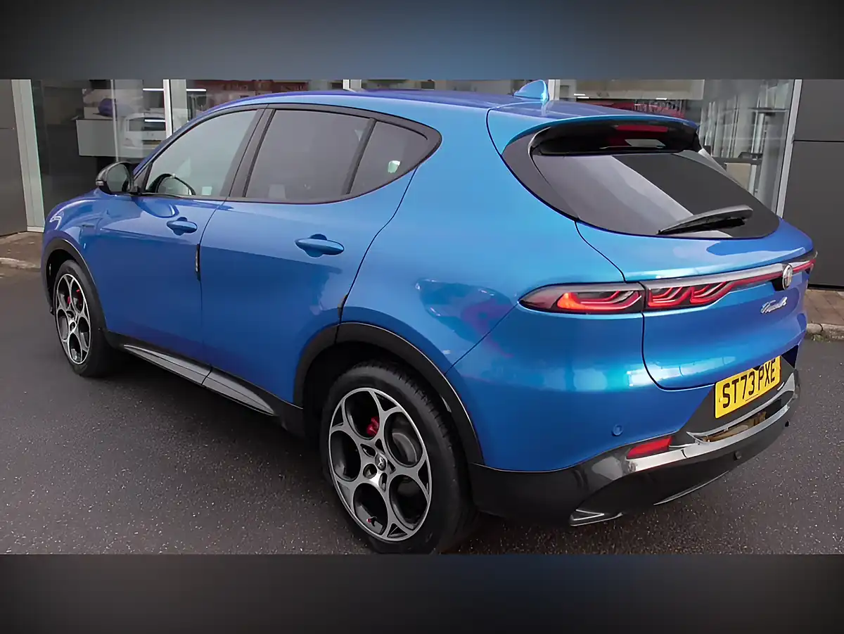Used 2024 Alfa Romeo Tonale Veloce Blue - Interior and Exterior details 3