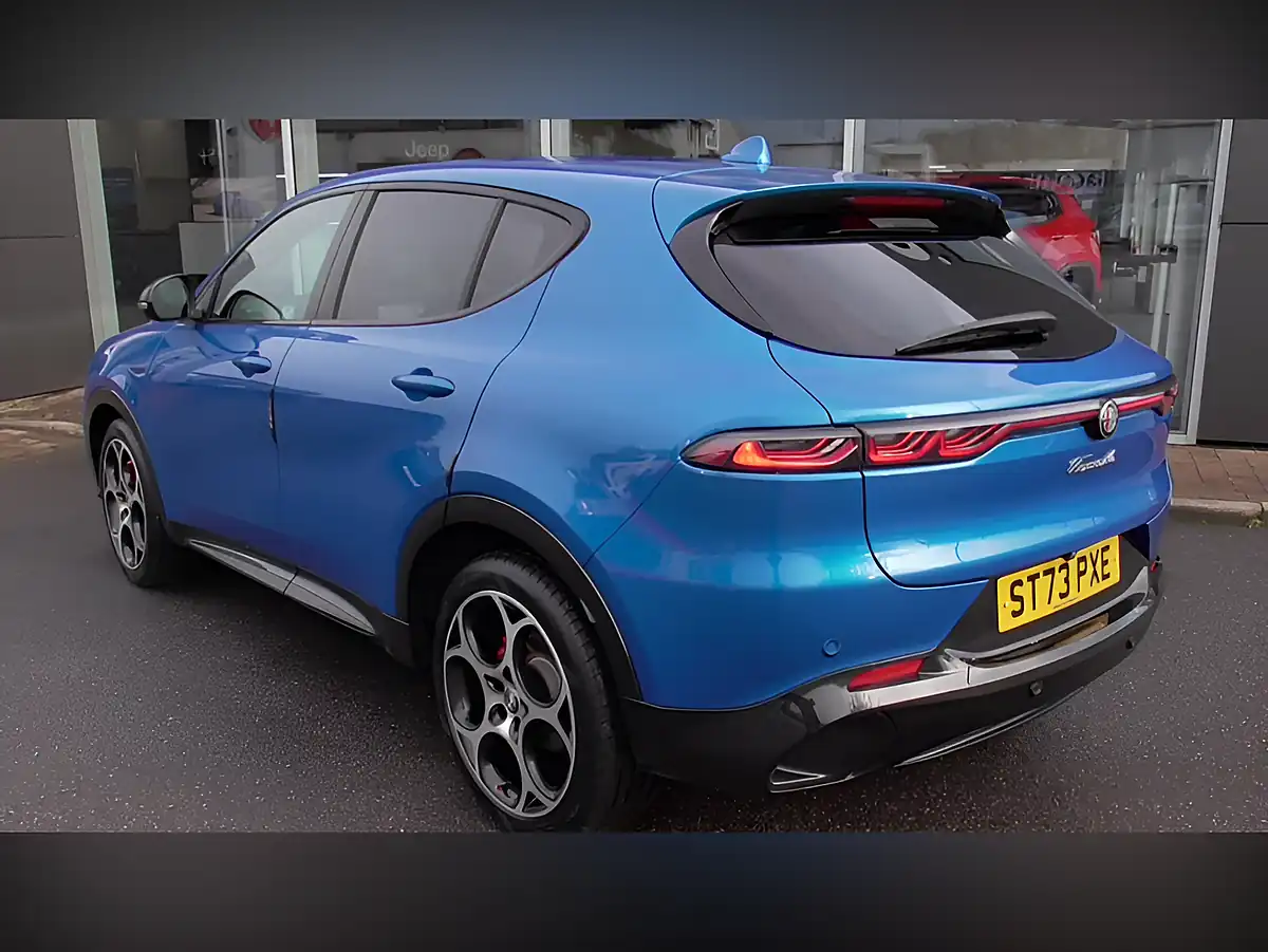 Used 2024 Alfa Romeo Tonale Veloce Blue - Interior and Exterior details 7
