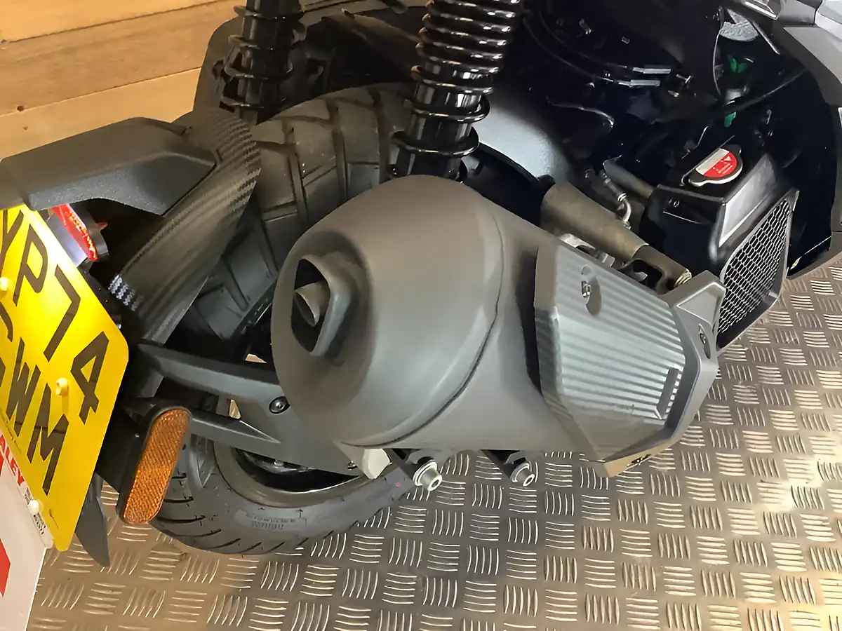 Used 2024 Aprilia Sr Blue - Interior and Exterior details 14