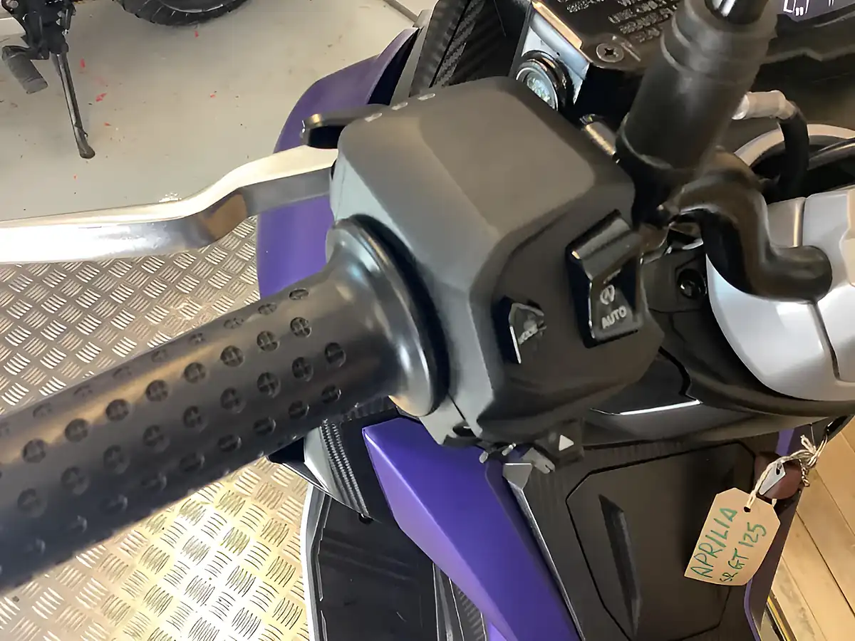 Used 2024 Aprilia Sr Blue - Interior and Exterior details 17