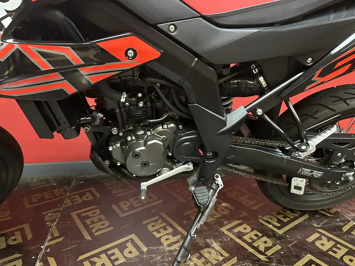 Used 2024 Aprilia Sx 125 Super Moto Black - Interior and Exterior details 4